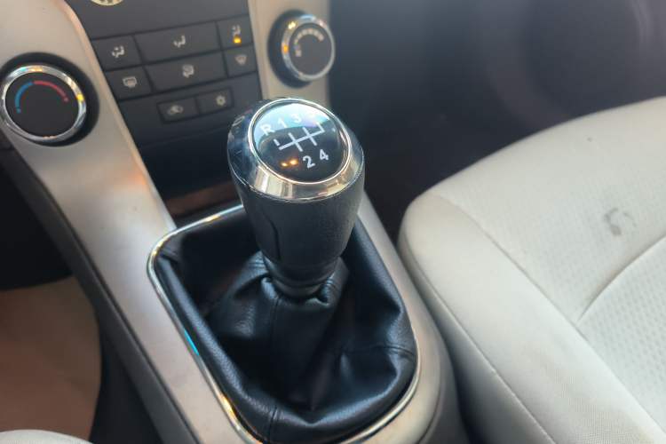 Used Chevrolet Cruze 2015 1.5L Classic SL MT
