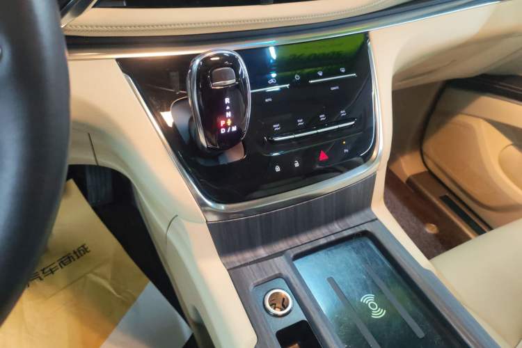 Used Buick GL8 2023 Facelifted Land Cruiser Executive Luxury Version
