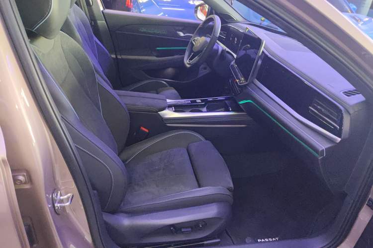 Used Volkswagen Passat 2025 Pro 380TSI Starry Dragon Luxury Edition
