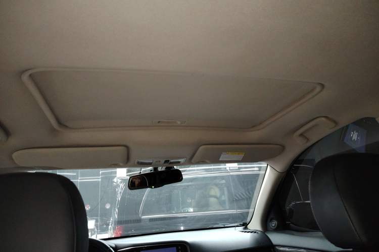 Used Mitsubishi Outlander 2019 2.4L 4x4 Zhi Xiang Edition 5 Seats China V Emission Standard
