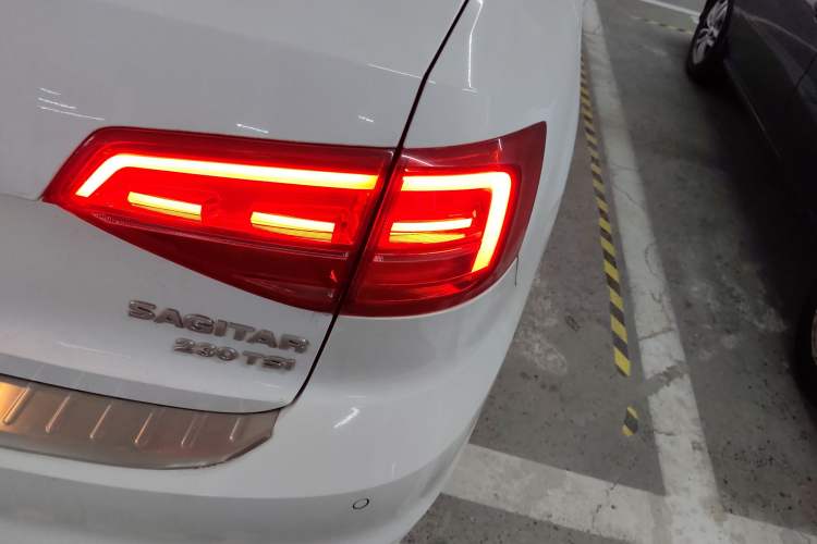 Used Volkswagen Sagitar 2015 230TSI Manual Comfort Version
