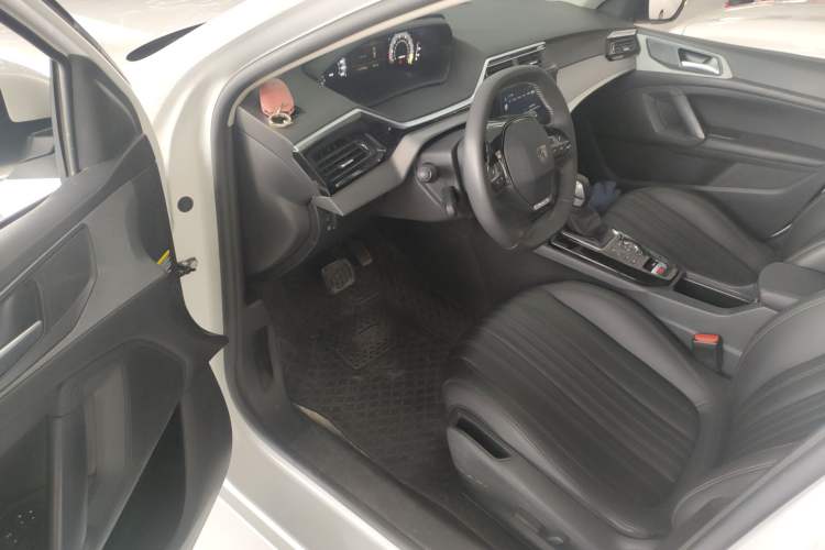 Used Peugeot 408 2022 1.6T Light-Chasing Edition
