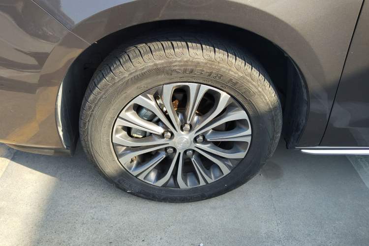 Used Buick GL8 2023 Land Executive Class Comfort Model