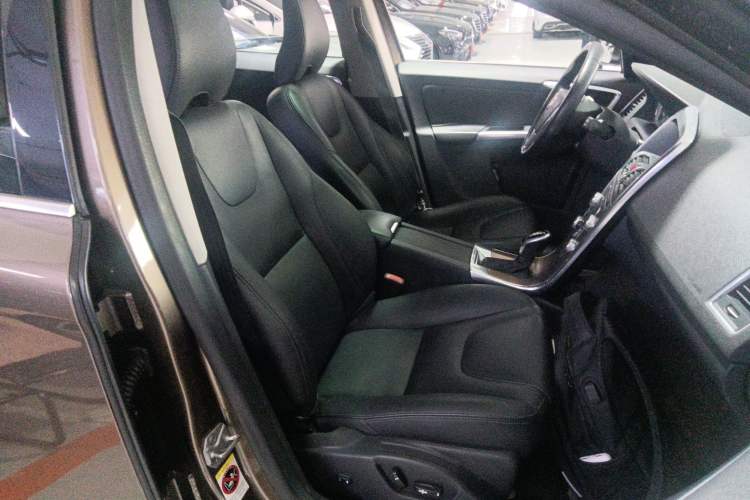 Used Volvo XC60 2015 T5 Smart Upgrade Model
