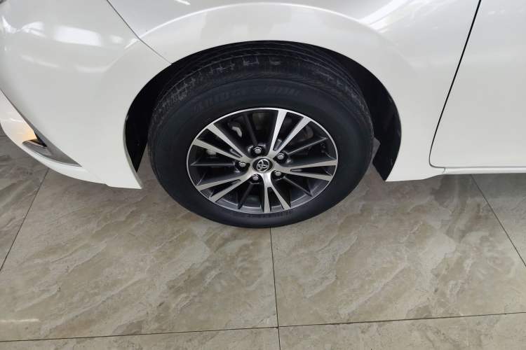 Used Toyota Levin 2017 Revised Dual-Engine 1.8H GS E-CVT Elite Sunroof Version China V Standard
