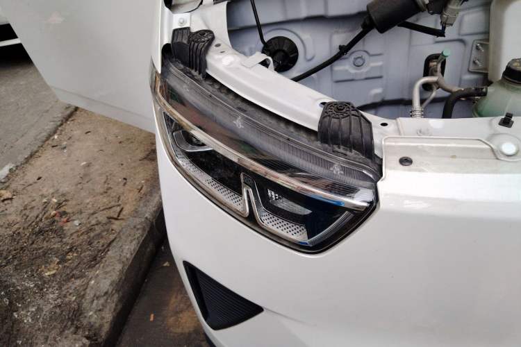 Used Wuling Yangguang 2024 300KM Comfort Version Passenger Van 75kW