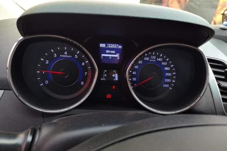 Used Hyundai Elantra (5th Generation / Langdong) 2016 1.6L Manual Luxury Model