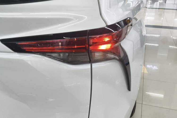 Used Toyota Granvia 2024 2.5L Hybrid Comfort Edition
