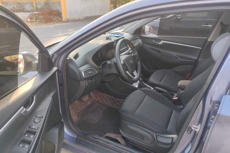 Used Hyundai Celesta 2017 1.6L Automatic Enjoyment Version GLS
