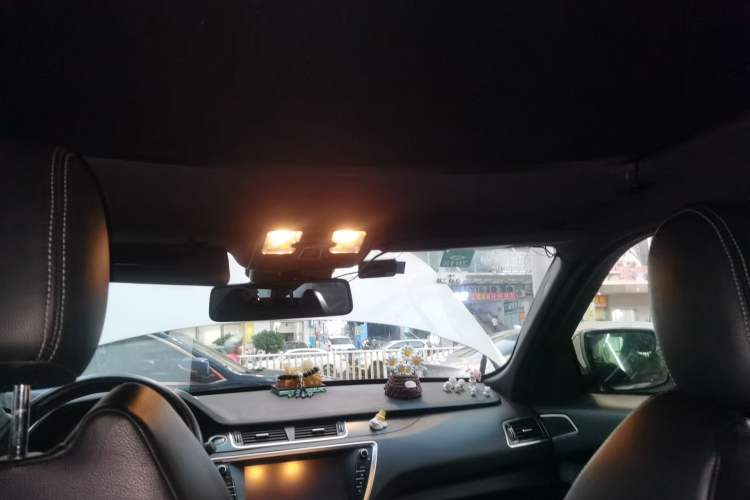 Used Land X7 2015 2.0T Panoramic Prestige Edition
