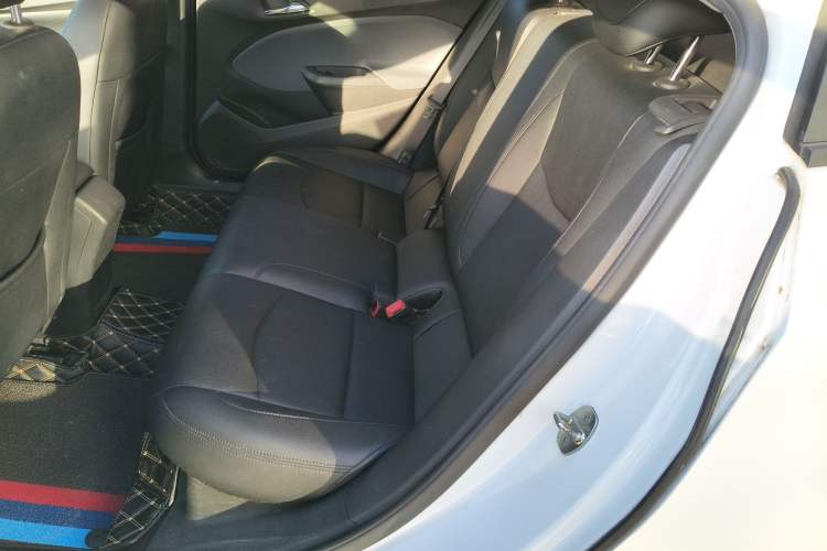 Used Chevrolet Cruze 2017 1.5L Automatic Pioneer Sunroof Edition
