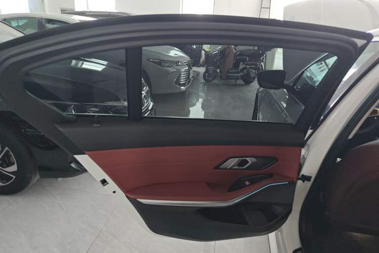 Used BMW i3 2024 eDrive 35 L
