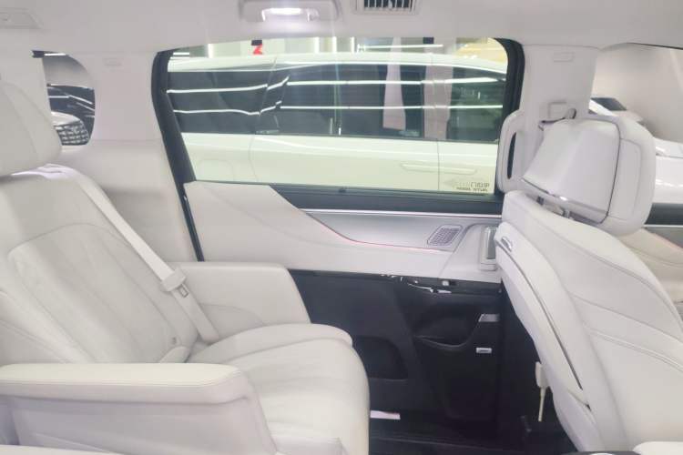 Used Buick GL8 New Energy 2024 Lu Zun Luxury Edition 7-Seater
