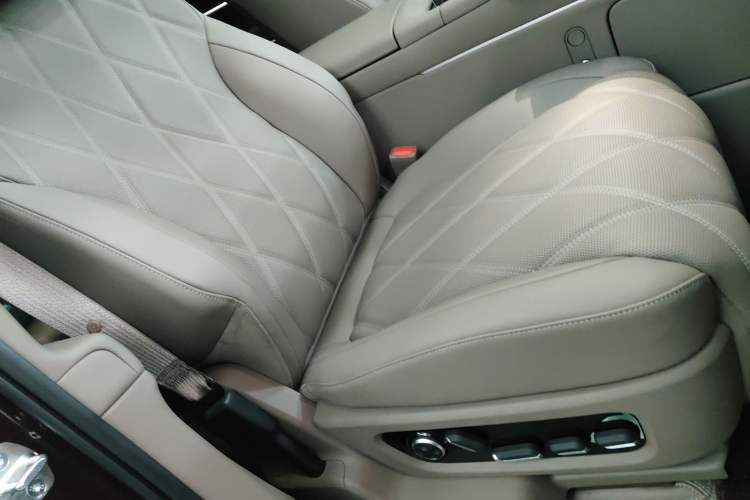 Used Hima AITO M9 2025 Extended-Range Ultra Version 52 kWh 5-Seater Edition