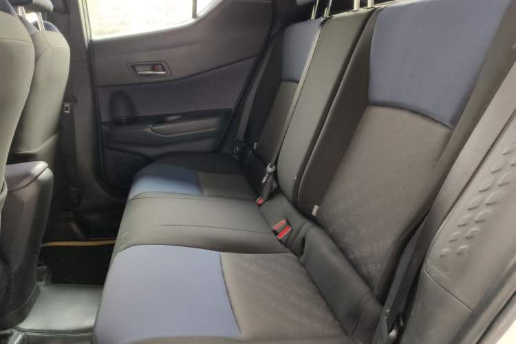 Used Toyota C-HR 2018 2.0L Leading with Sunroof China VI Standard
