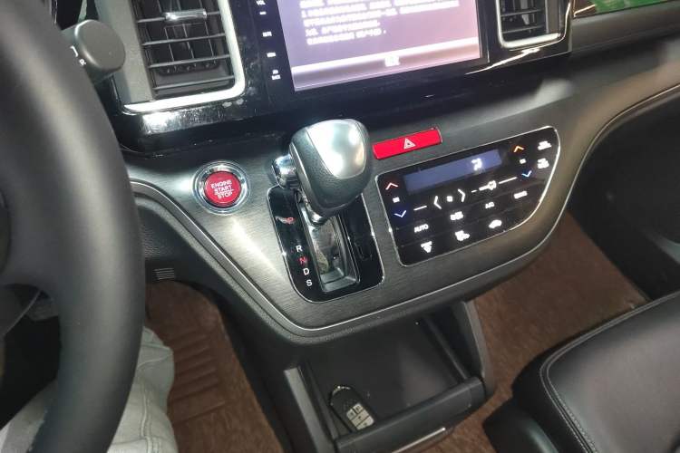 Used Honda Elysion 2016 2.4L Luxury Edition
