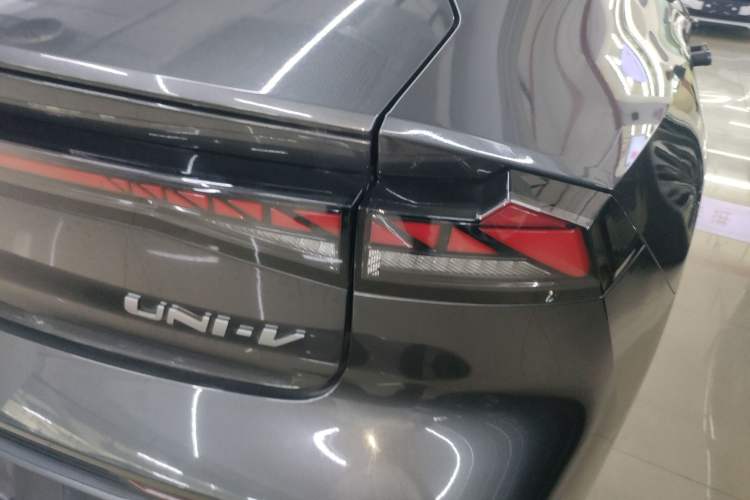 Used Changan UNI-V 2024 1.5T Prestige Edition
