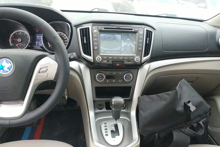 Used Venucia T70 2015 2.0L CVT Smart Edition