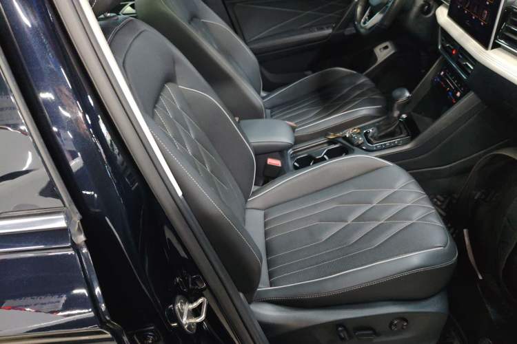 Used Volkswagen Tiguan L 2022 330TSI Automatic Two-Wheel Drive R-Line Enhanced Edition
