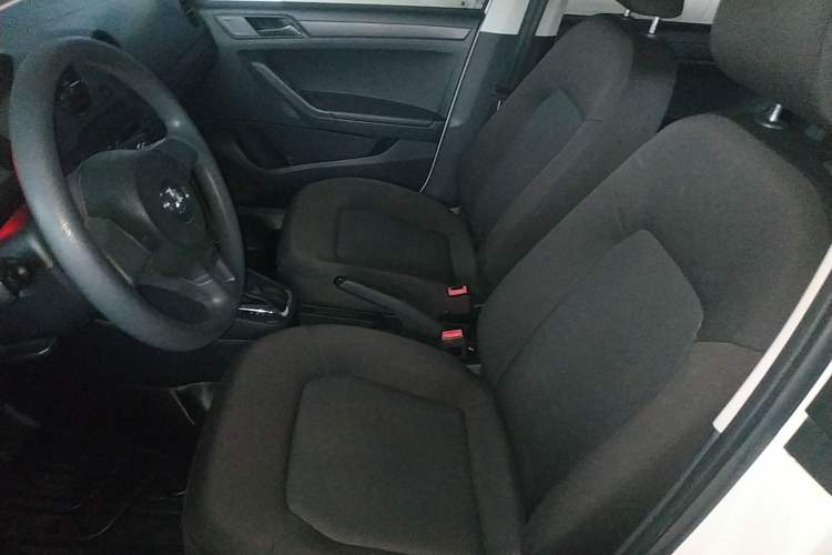 Used Volkswagen Jetta 2015 1.6L Automatic Fashion Model
