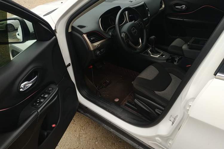 Used  Cherokee 2016 2.0L Smart Version