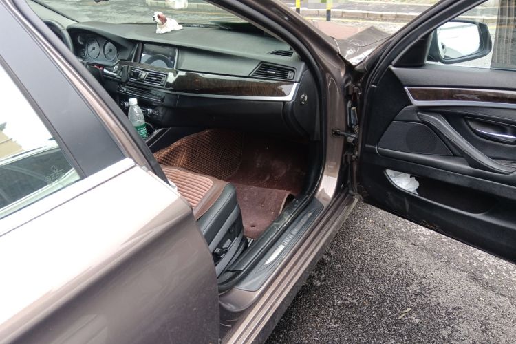 Used BMW 5 Series 2013 525Li Leading Model
