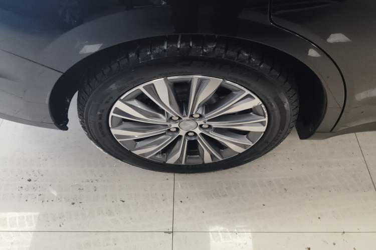 Used Hongqi E-QM5 2024 610 km PLUS
