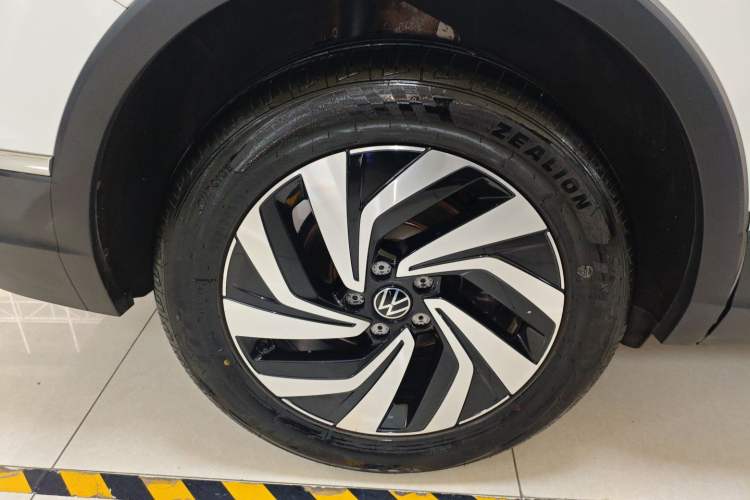 Used Volkswagen Tiguan L 2024 300TSI Automatic Two-Wheel Drive Smart Edition
