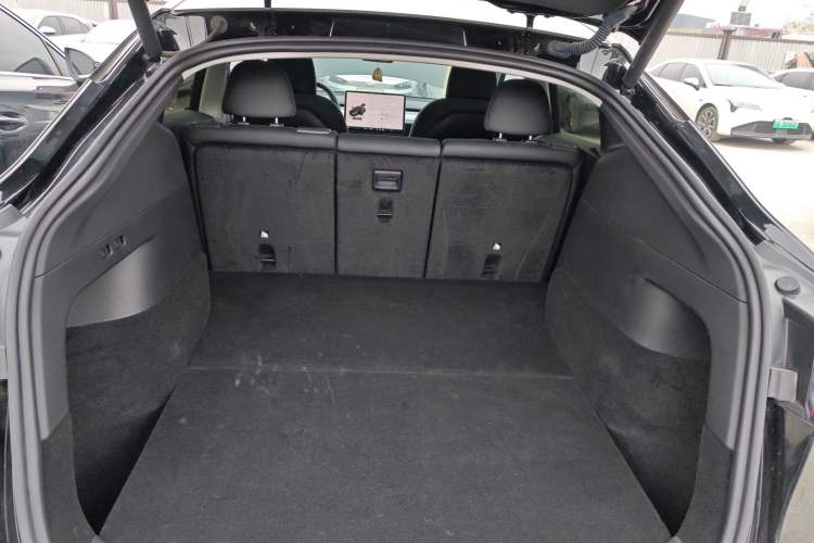 Used Tesla Model Y 2023 Rear-Wheel-Drive Version
