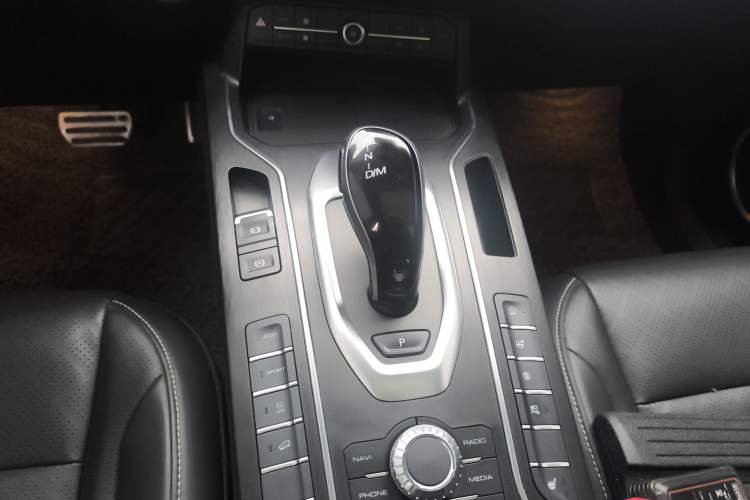 Used Wey VV6 2018 2.0T Two-Wheel-Drive Ultra-Luxury Version China V Standard
