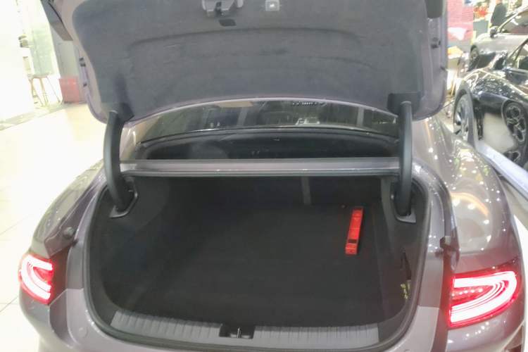 Used  SU7 2024 Rear-Drive Long-Range Intelligent Driving Version
