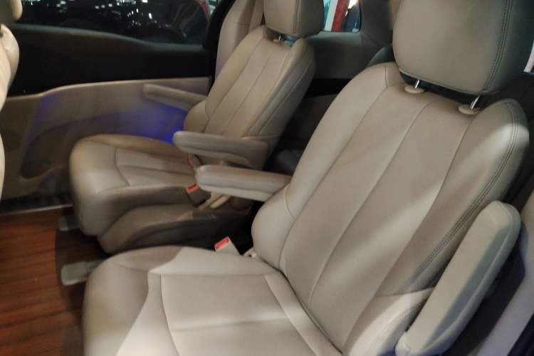 Used Buick GL8 2023 Land Executive Class Smart Enjoyment Model
