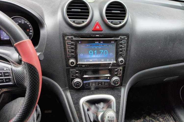 Used Haval H6 2016 Upgraded Model 1.5T Manual Two-Wheel Drive Elite Version
