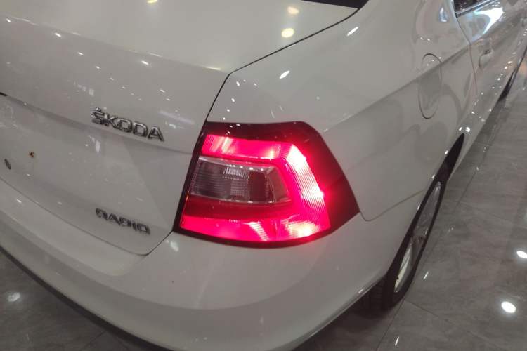 Used Skoda Rapid 2018 1.6L Automatic Comfort Edition
