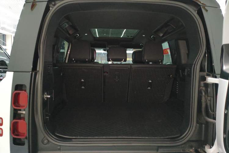 Used Land Rover Defender 2023 Facelift 110 3.0T P400 X-DYNAMIC HSE
