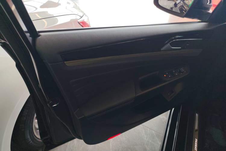 Used Volkswagen Passat 2019 330TSI Luxury Edition China VI Standard
