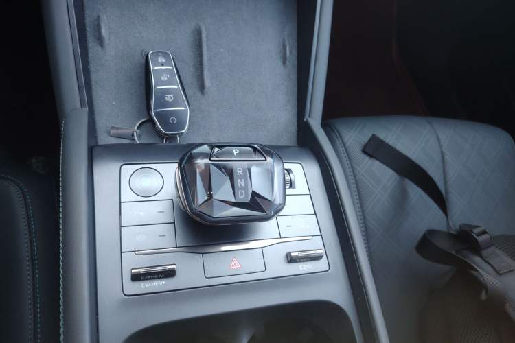 Used BYD Qin L 2025 DM-i Smart Drive 120KM Excellence Model