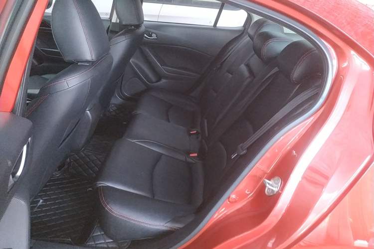 Used Mazda Mazda 3 Axela 2016 Sedan 1.5L Automatic Luxury Model
