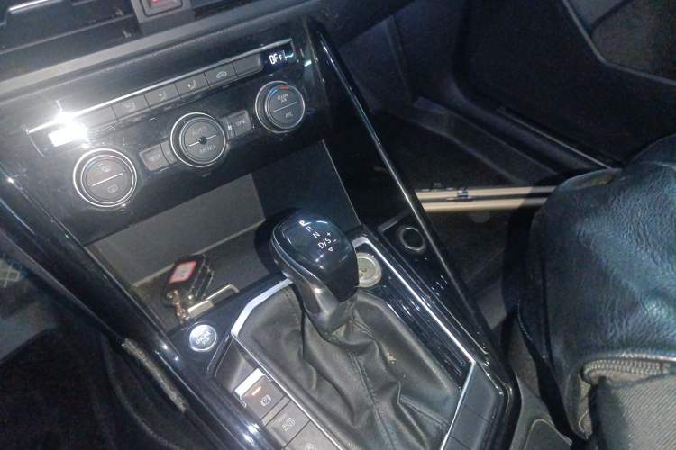 Used Volkswagen Tayron 2019 330TSI Two-Wheel-Drive Luxury Version China V Emission Standard
