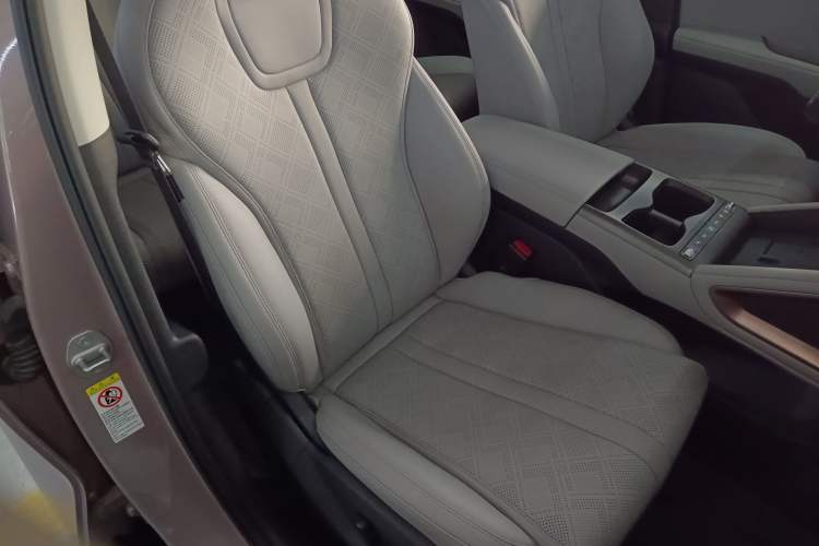 Used BYD Yuan UP 2025 Intelligent Driving Version 401 km Beyond-Range Edition
