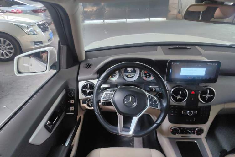 Used Mercedes-Benz GLK-Class 2015 GLK 260 4MATIC Dynamic Edition Ultimate Version
