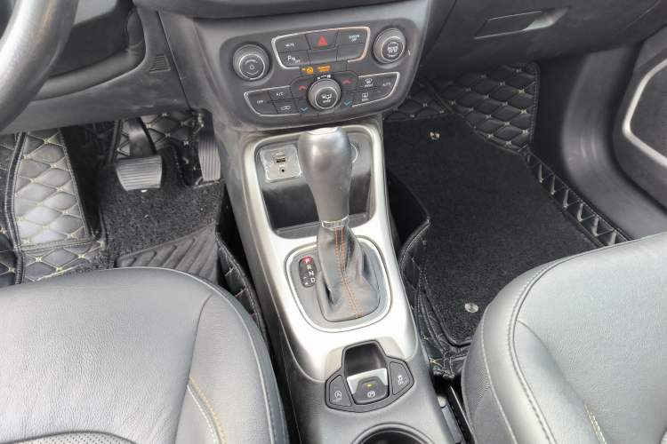 Used  Compass 2017 200T Automatic Family Edition
