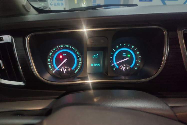 Used Buick GL8 2013 3.0L GT Luxury Business Haoya Edition
