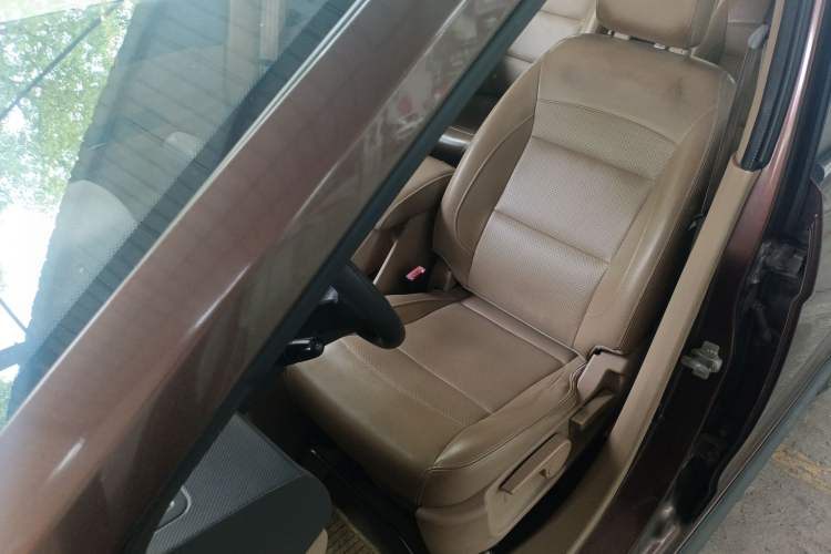 Used Wuling Hongguang 2014 1.5L S Comfort Model
