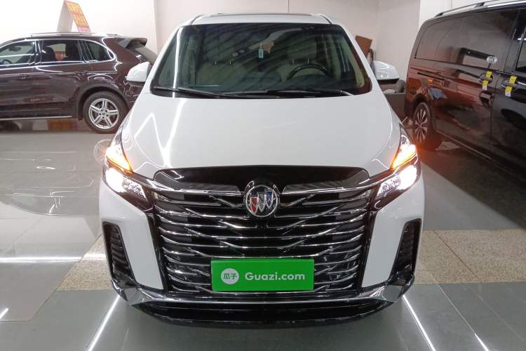 Used Buick GL8 2023 Facelifted Land Cruiser Executive Luxury Version
