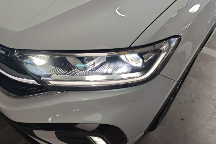 Used Volkswagen T-ROC 2023 300TSI DSG Two-Wheel-Drive Chen Guang Edition
