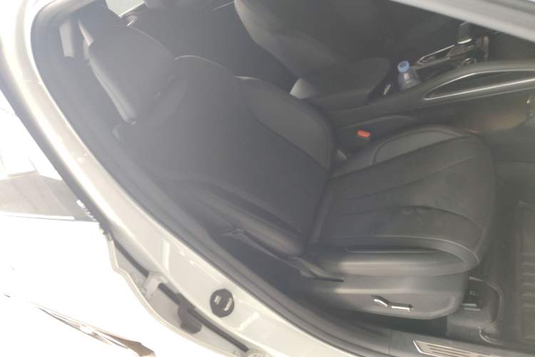 Used Geely Auto Monjaro L 2024 2.0TD High-Power Automatic Two-Wheel Drive Yunqi Version
