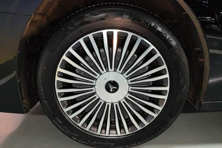 Used VOYAH Dream 2025 PHEV Four-Wheel Drive Excellence Kunpeng Edition
