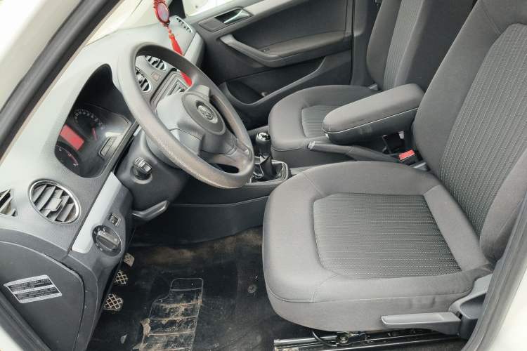 Used Volkswagen Jetta 2015 Zhuihui Edition 1.6L Manual Comfort Model
