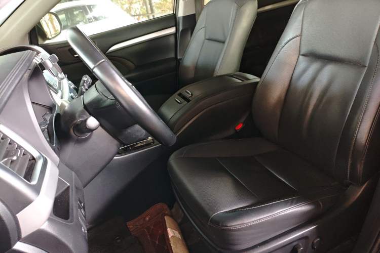 Used Toyota Highlander 2018 2.0T Four-Wheel Drive Luxury Version 7 Seats China VI Standard
